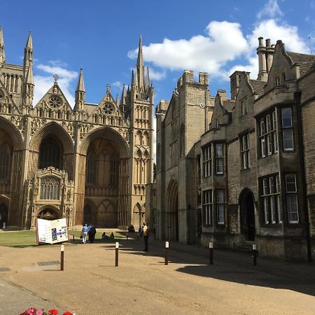 Fantastic Hampton Centre Stayピーターバラ エクステリア 写真